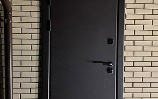 стальная дверь с терморазрывом, вид с улицы