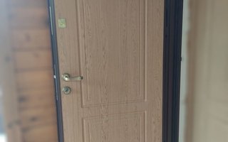 металлическая дверь ДКТЖ-46 с отделкой МДФ, установленная в частном коттедже